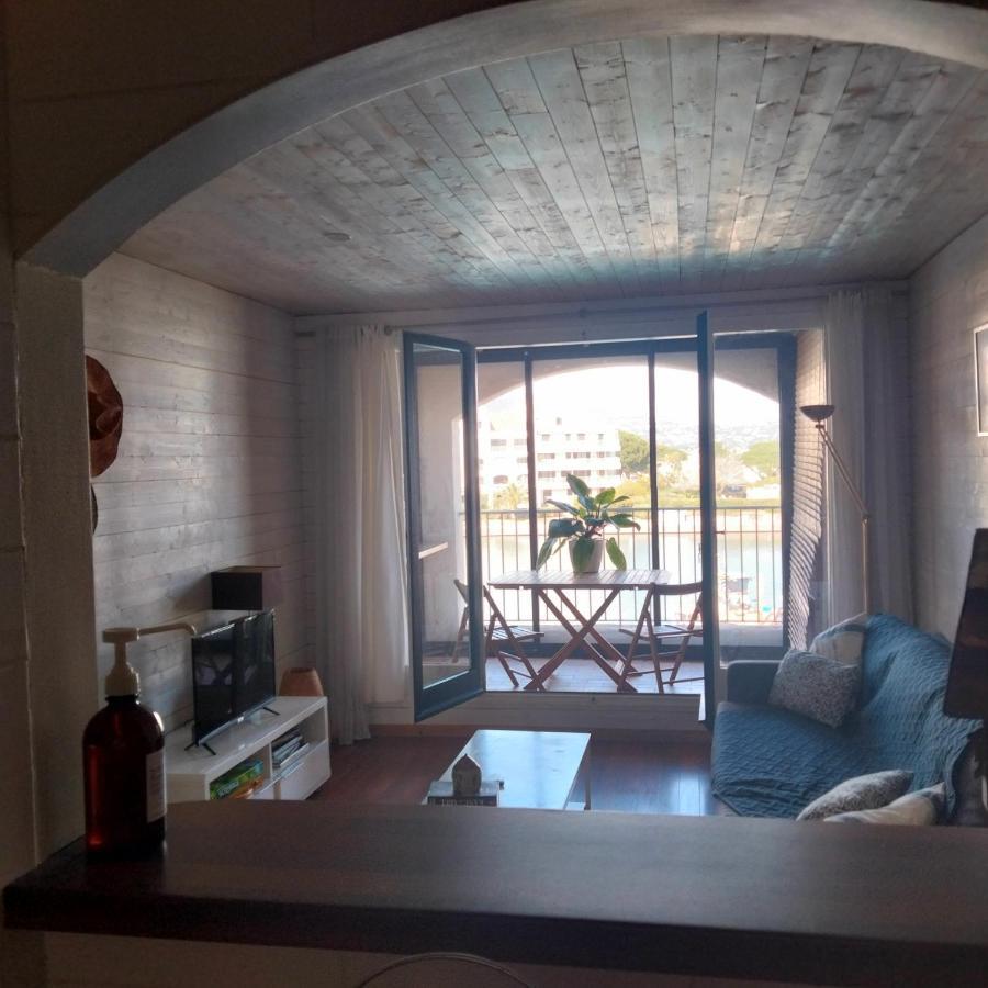 Bel Appartement Vue Mer Cogolin Buitenkant foto